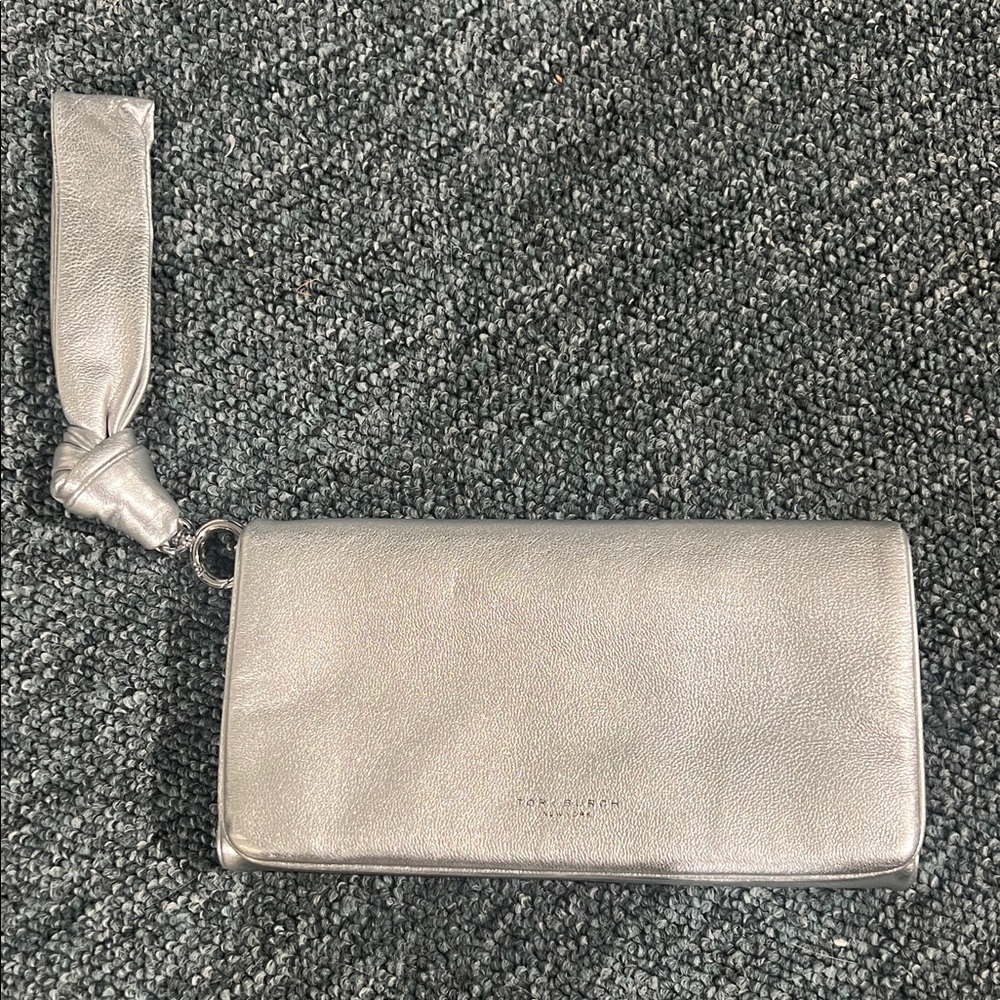 Tory Burch Metallic Silver Wristlet Clutch wallet Valentine’s Day CLUTCH